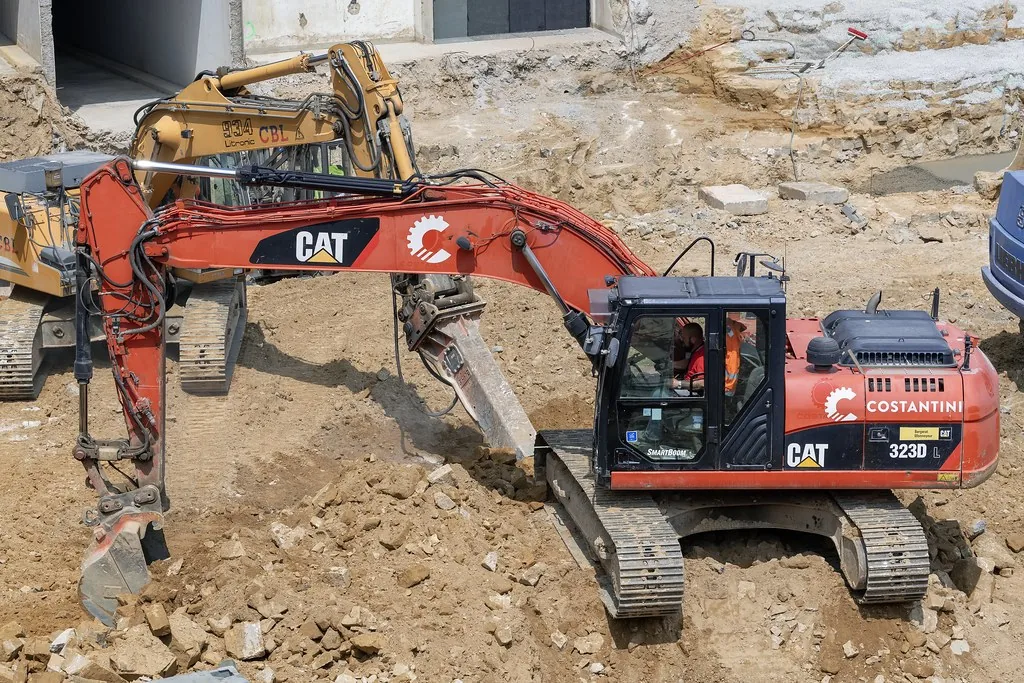 Caterpillar 323D-L