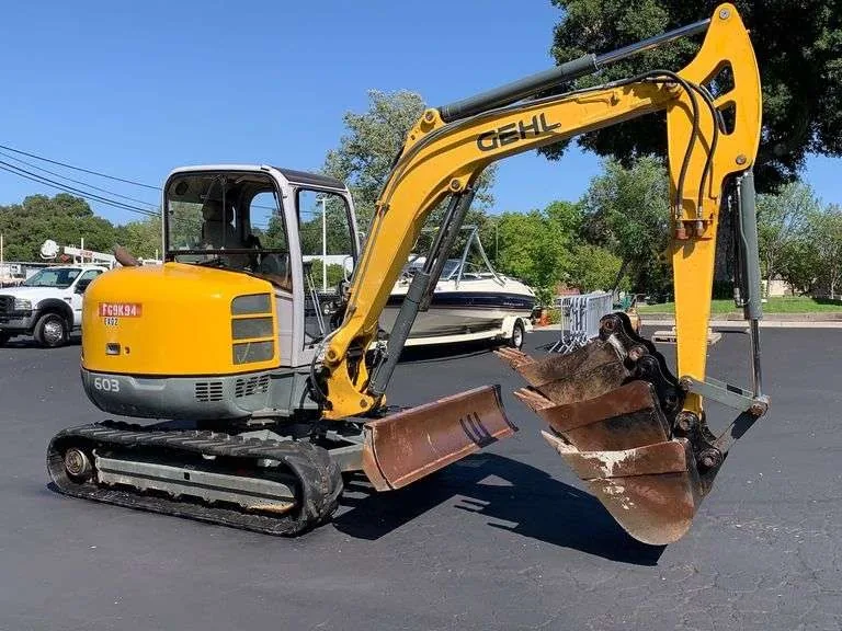Gehl 603 Hydraulic Excavator Jobsite Operation