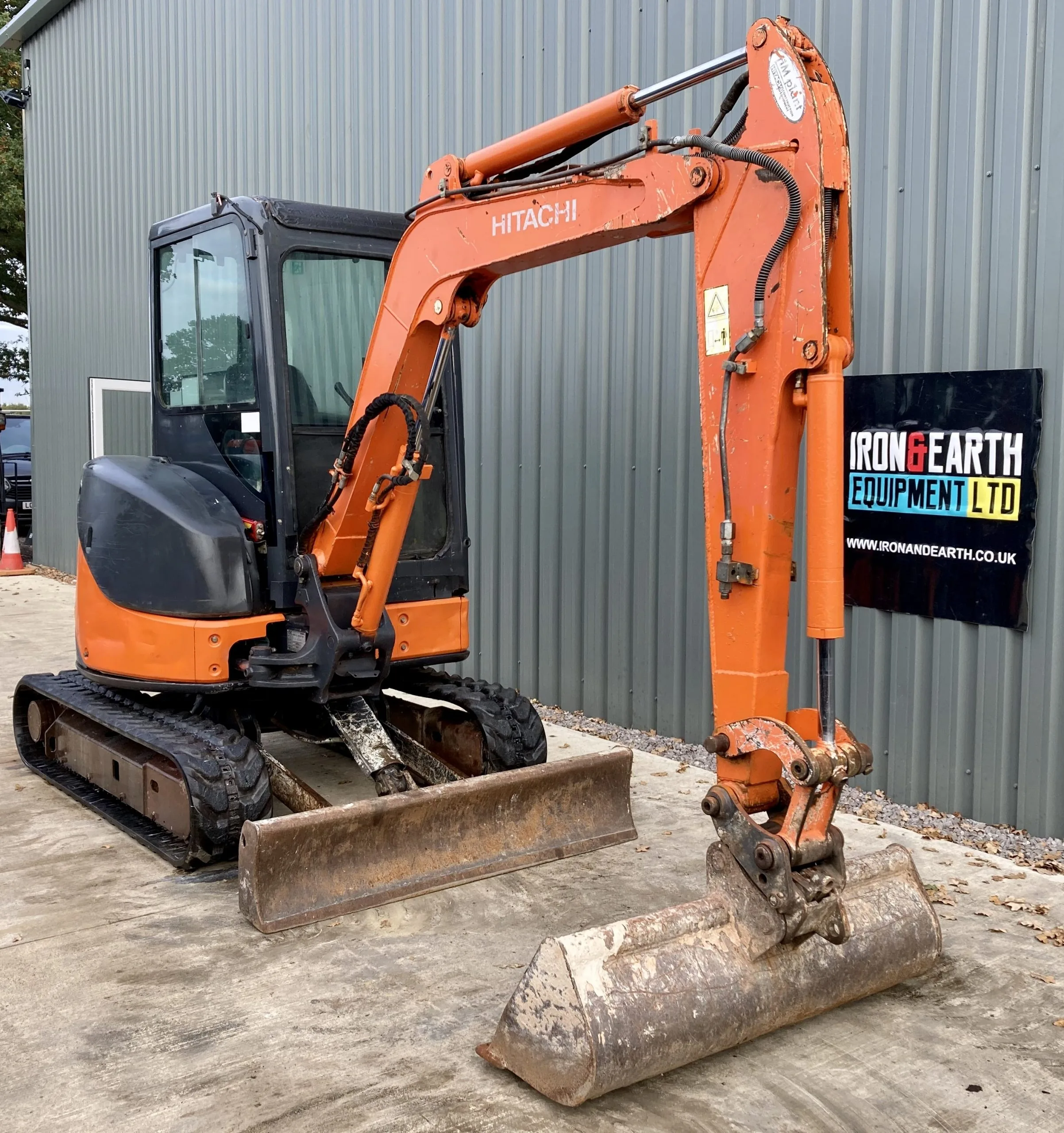 Hitachi ZX30U2