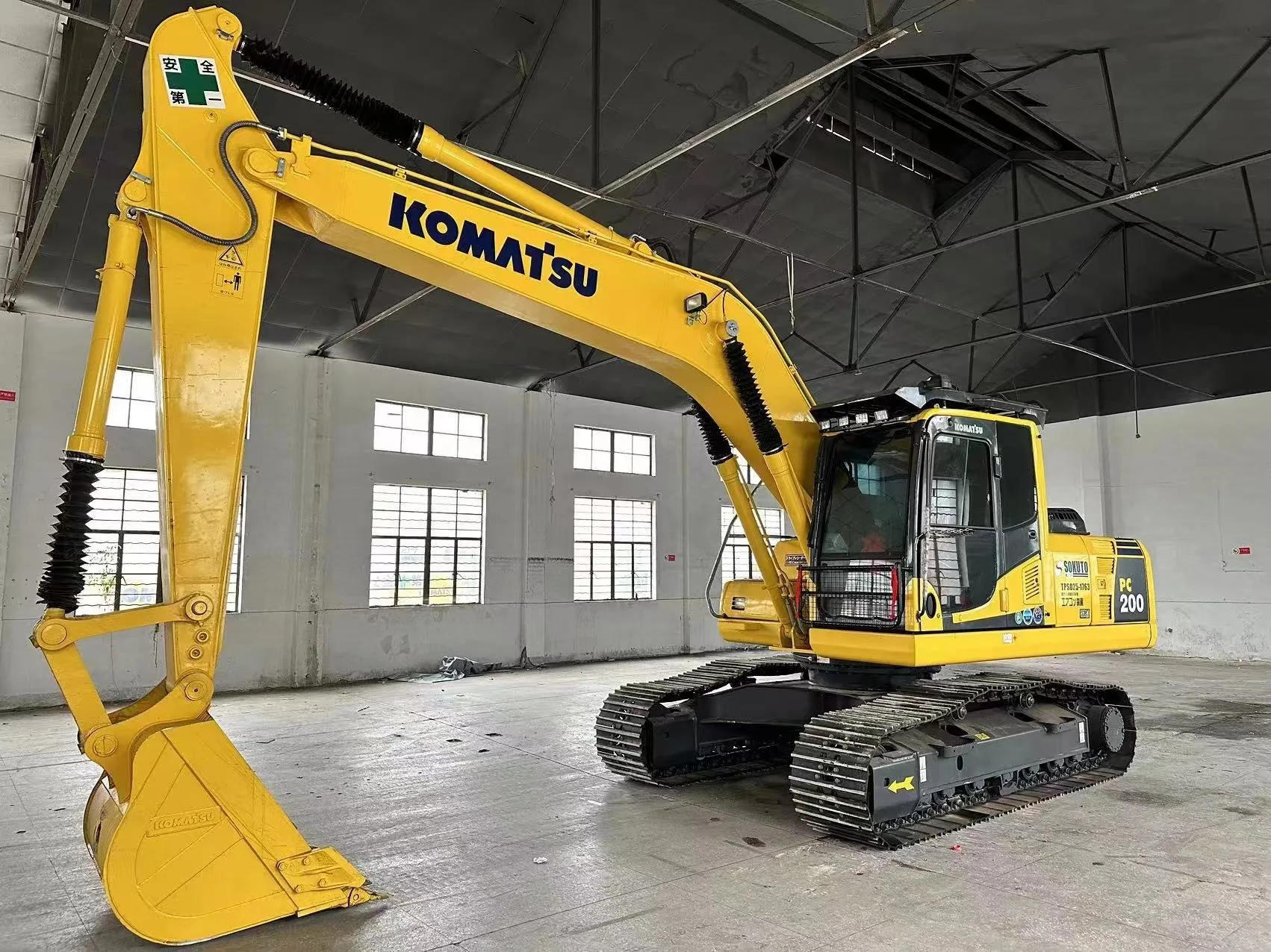 Komatsu PC200-8