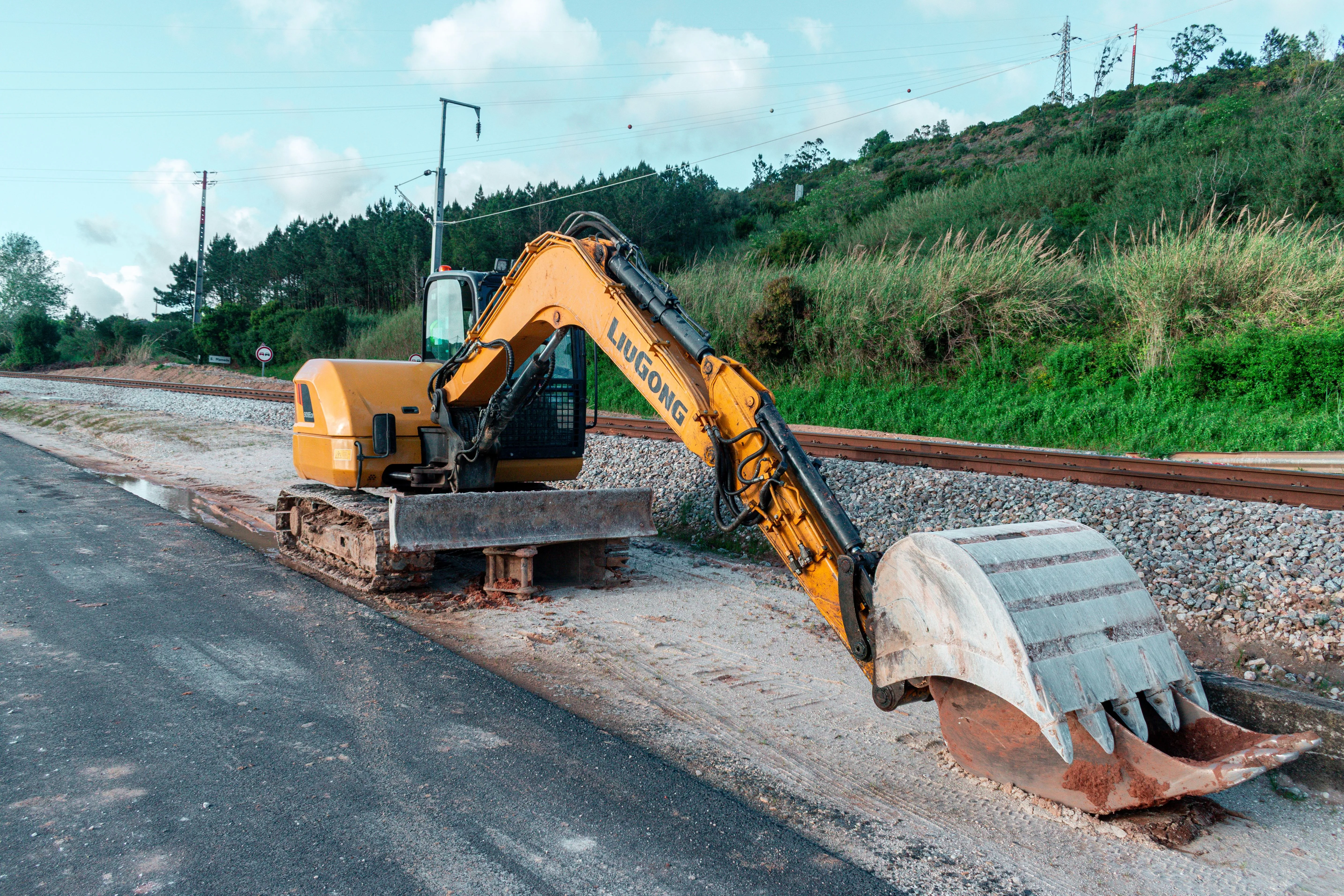 Liugong 906 Hydraulic Excavator Jobsite Operation
