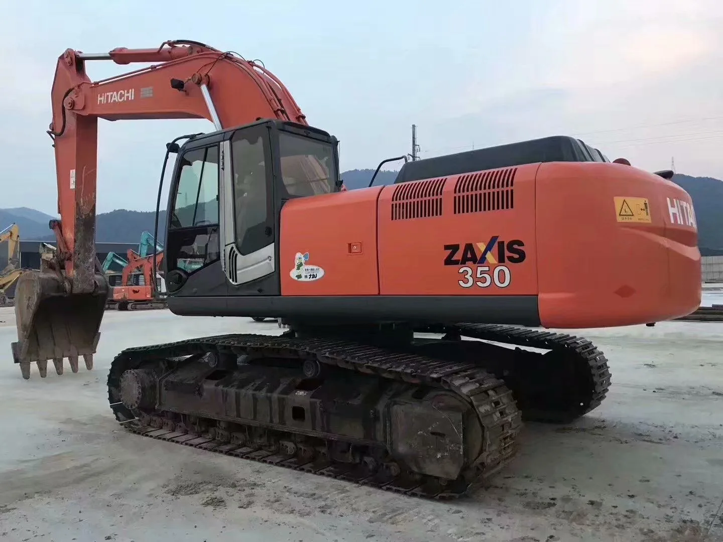 Tata Hitachi HITACHIZAXIS350K Hydraulic Excavator Jobsite Operation