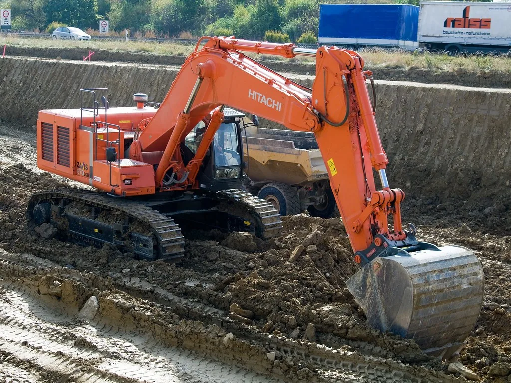 Tata Hitachi HITACHIZAXIS670LCH Hydraulic Excavator Jobsite Operation