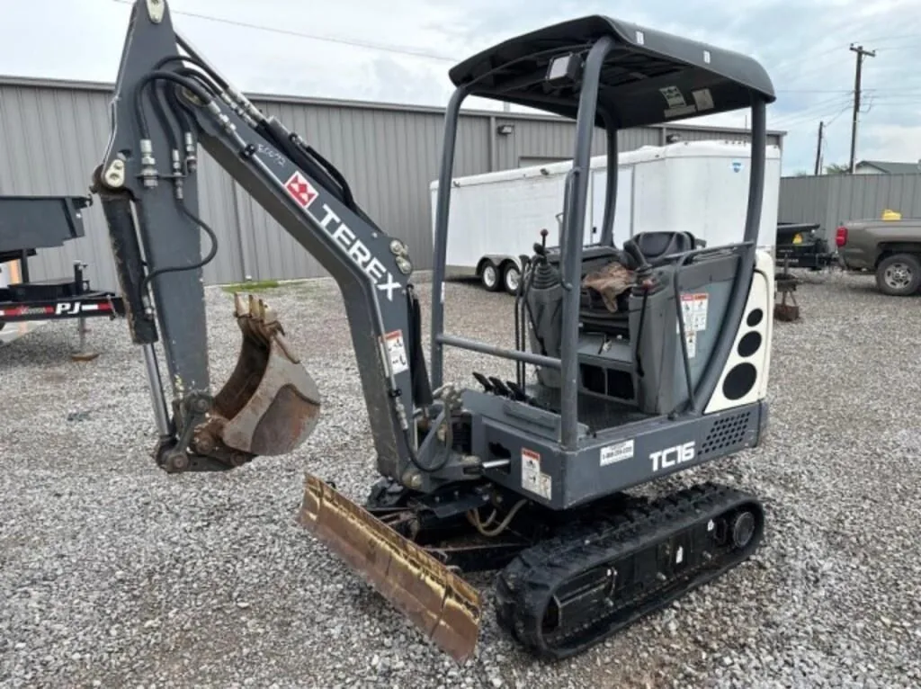 Terex TC16 Hydraulic Excavator Jobsite Operation
