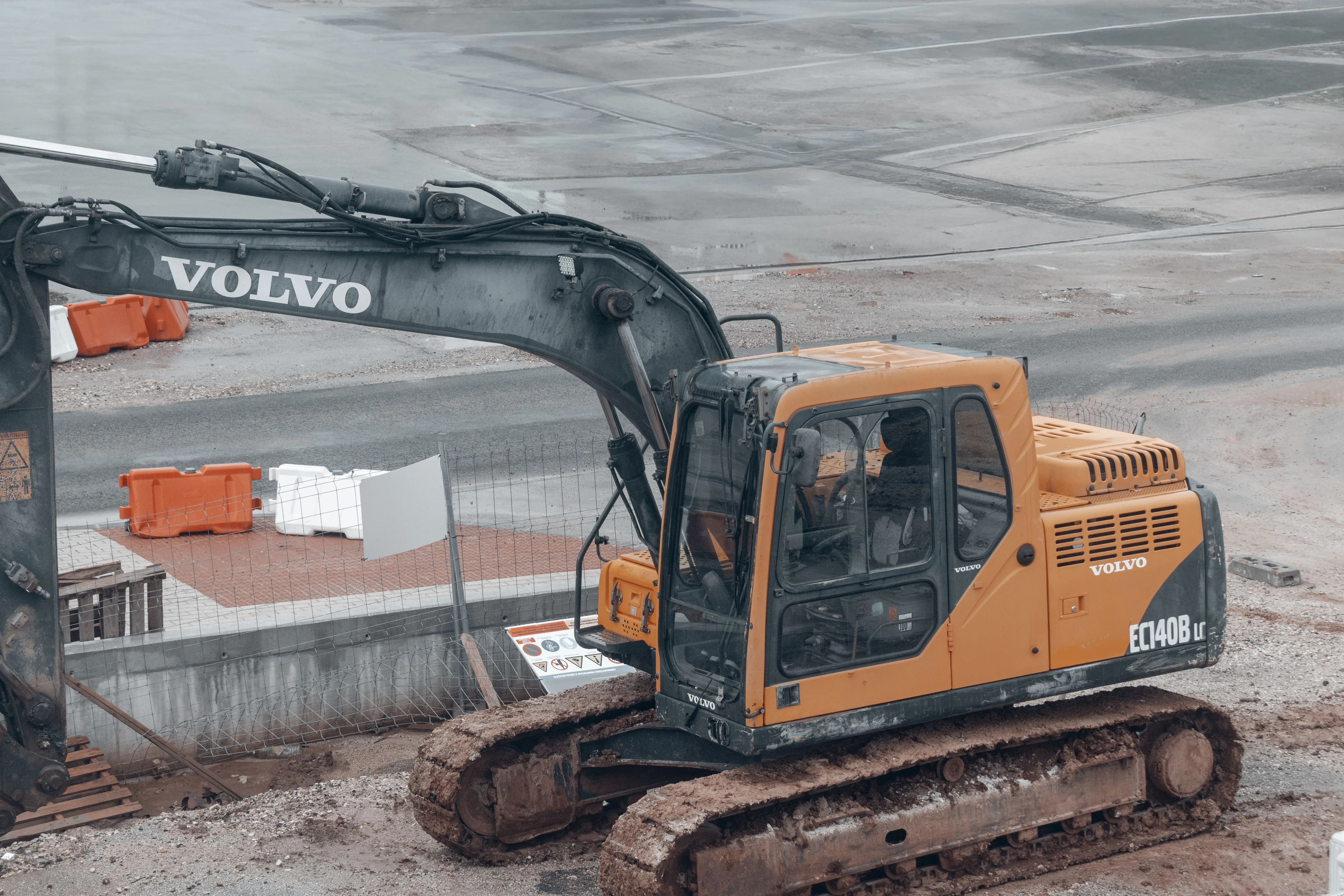 Volvo EC240B