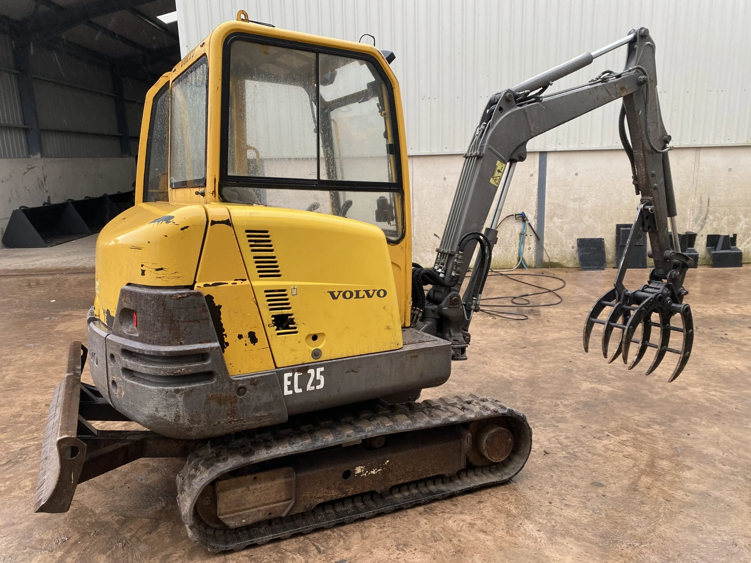 Volvo EC25