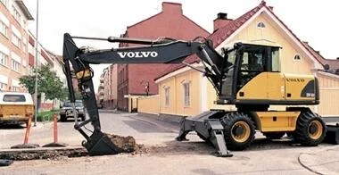Volvo EW160C angle 2